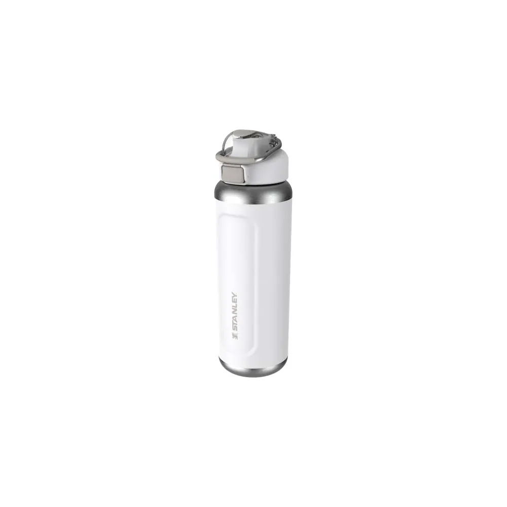 Termoizolowany bidon na wodę Stanley Classic Wellspring 710 ml wykonany z recyklingowanej stali nierdzewnej